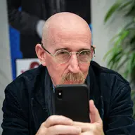 Браян Аззарелло Браян Аззарелло
