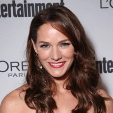 Kelly Overton