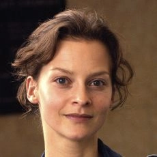 Julie Cox