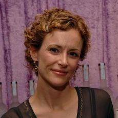 Leslie Hope