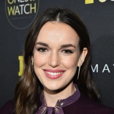 Elizabeth Henstridge