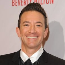 David Faustino